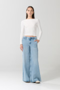 Jean palazzo bota ancha azul con tiro medio y bolsillos