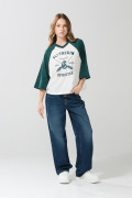 Camiseta crop top crema oversize con arte de Harry Potter