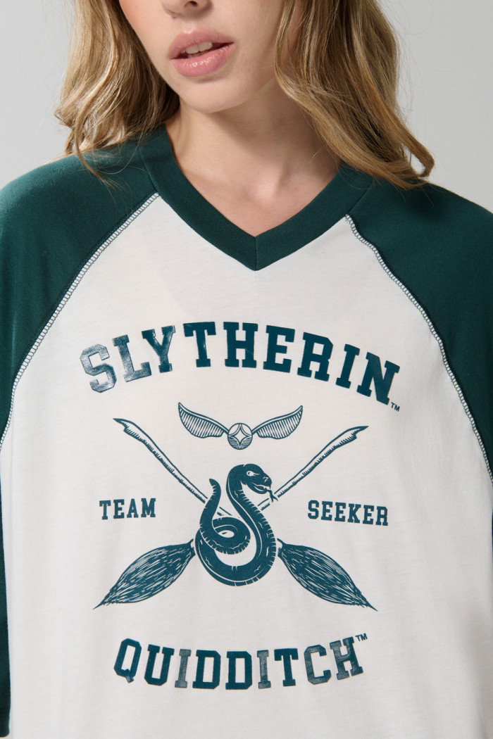 Camiseta crop top crema oversize con arte de Harry Potter