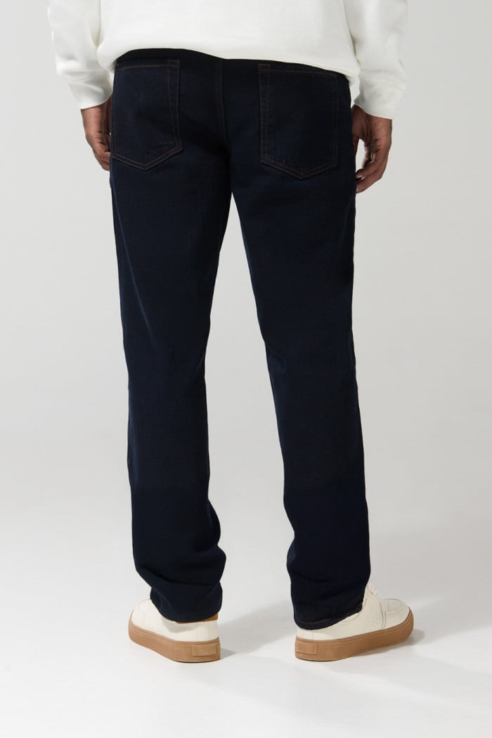 Jean 90´S azul intenso tiro bajo con bota recta y bolsillos