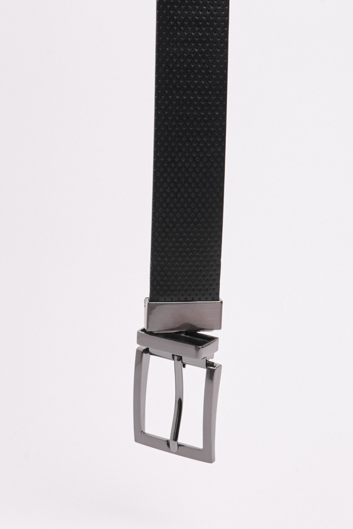 Cinturón reversible negro con texturas de puntos