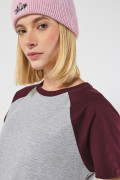 Camiseta unicolor con manga ranglan corta en contraste