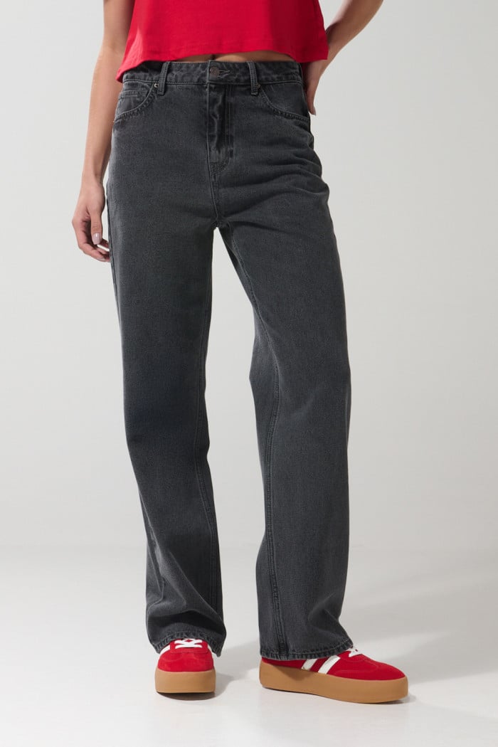 Jean 90´S bota recta gris oscuro con bolsillos y tiro alto