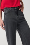 Jean 90´S bota recta gris oscuro con bolsillos y tiro alto