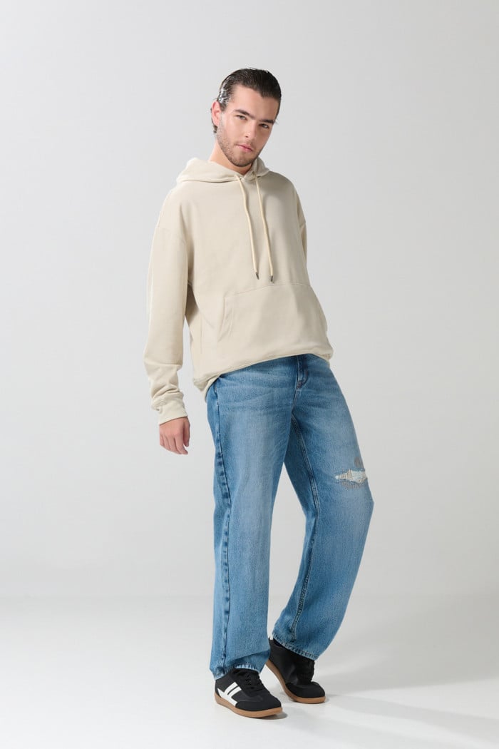 Jean 90´S bota ancha azul con tiro medio y rotos en frente