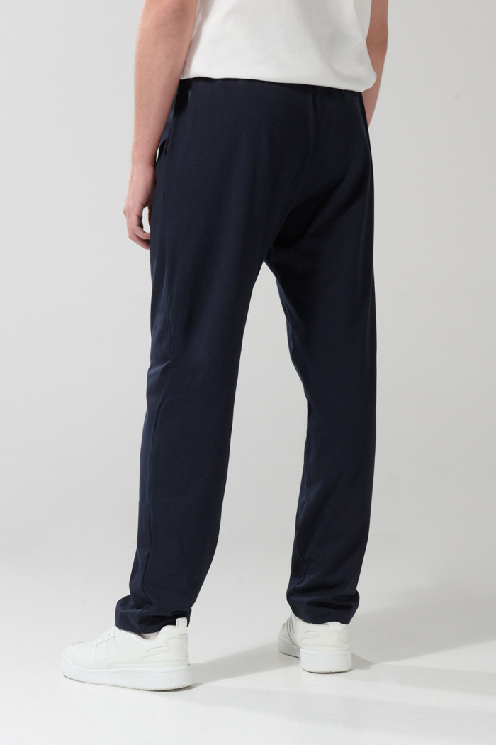 Pantalón jogger azul intenso con diseño de Superman