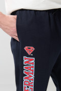 Pantalón jogger azul intenso con diseño de Superman