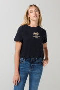 Camiseta crop top azul intensa con texto college