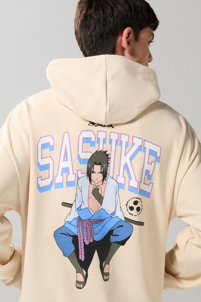 Buzo kaki claro con capota y diseño de Naruto