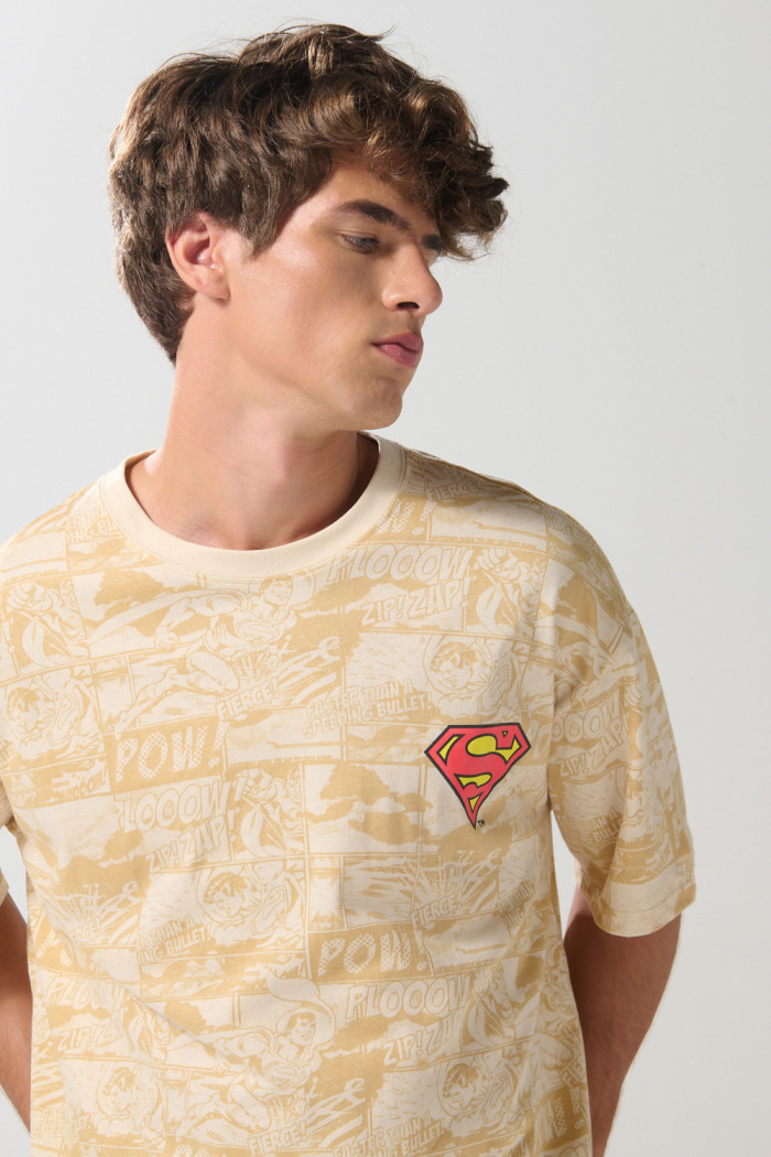 Camiseta kaki oversize cuello redondo con artes de Superman