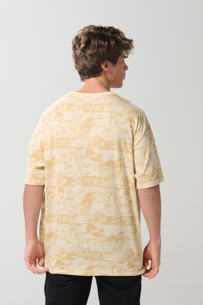 Camiseta kaki oversize cuello redondo con artes de Superman
