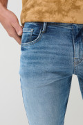 Jean skinny tiro bajo azul claro ajustado con rotos