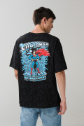 Camiseta oversize negra tie dye con artes de Superman