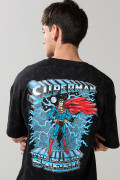 Camiseta oversize negra tie dye con artes de Superman