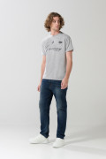 Jean azul oscuro straight leg con rotos y tiro bajo