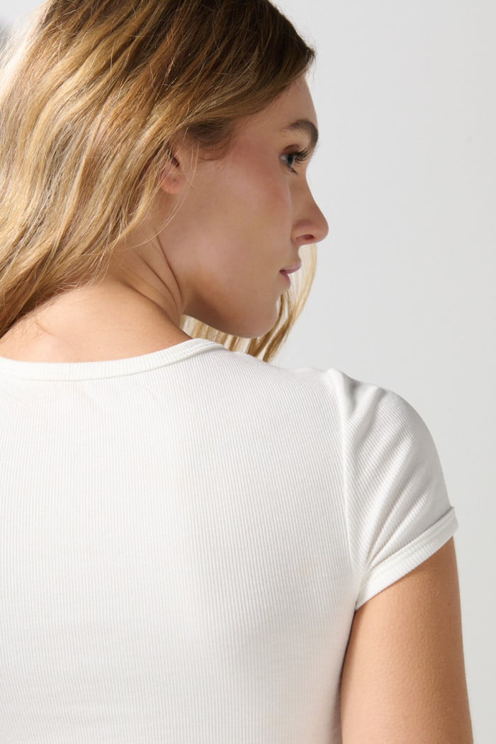 Camiseta acanalada unicolor con cuello redondo