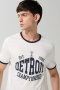 Camiseta unicolor con contrastes, arte college y manga corta