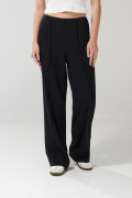 Pantalón negro tipo palazzo tiro alto con bota recta