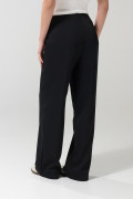 Pantalón negro tipo palazzo tiro alto con bota recta