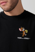 Camiseta cuello redondo negra con arte de Tom y Jerry