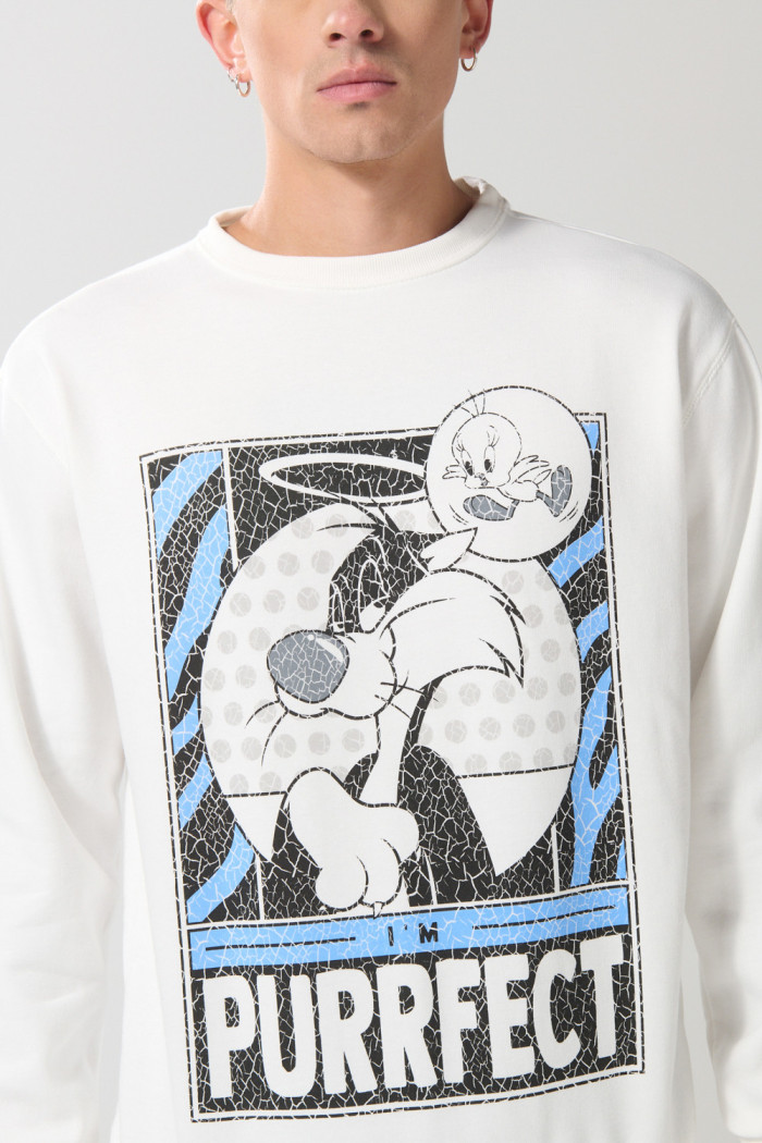Buzo crema claro cuello redondo con arte de Looney Tunes