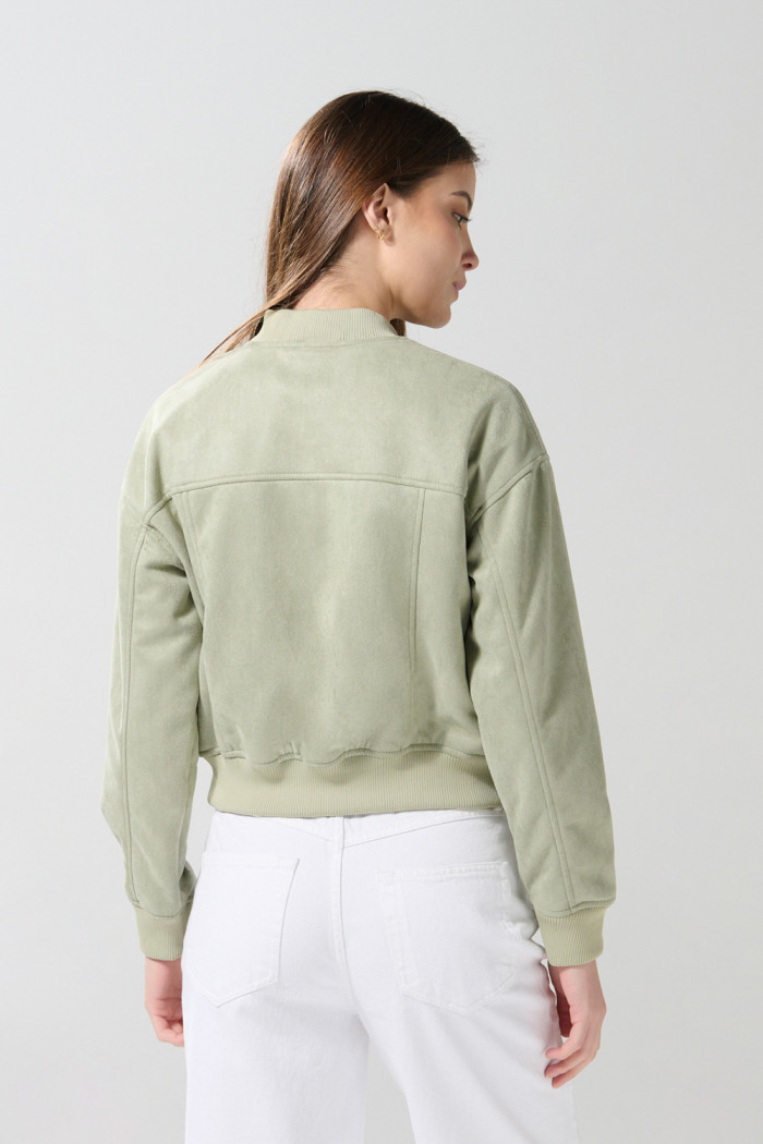 Chaqueta unicolor bomber liviana con cremallera