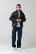 Chaqueta acolchada cuello alto unicolor con cremallera