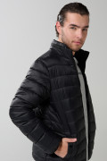 Chaqueta acolchada cuello alto unicolor con cremallera