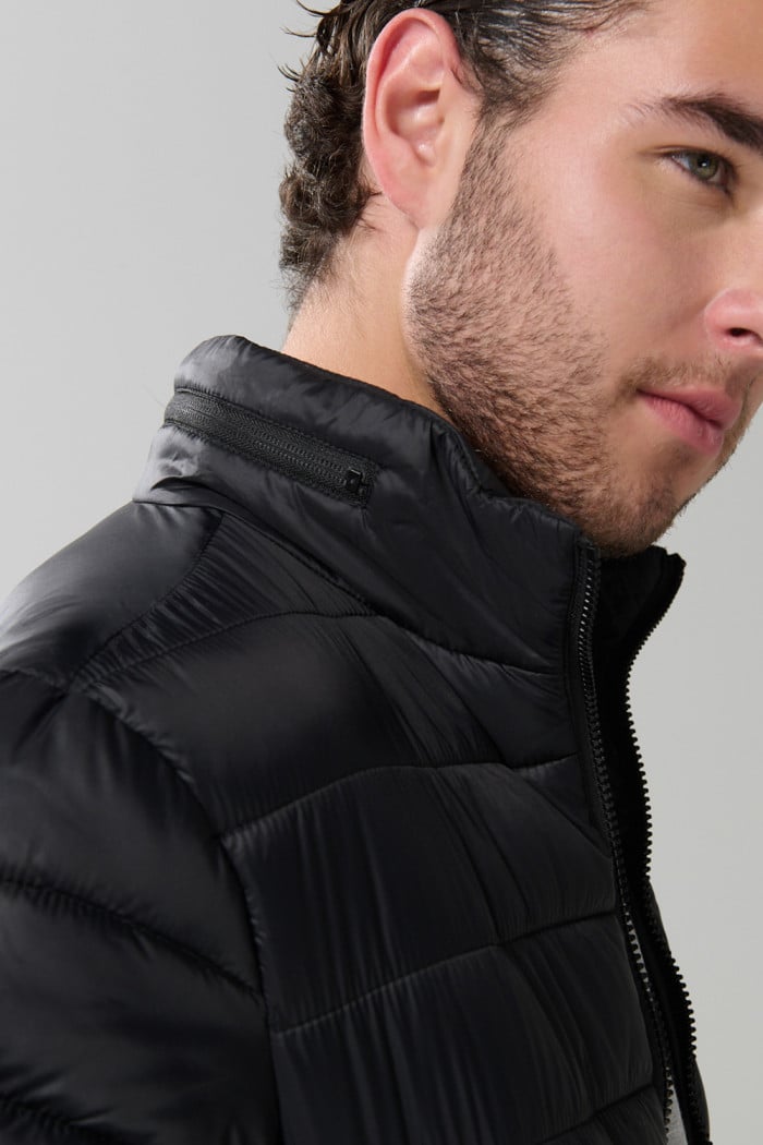 Chaqueta acolchada cuello alto unicolor con cremallera