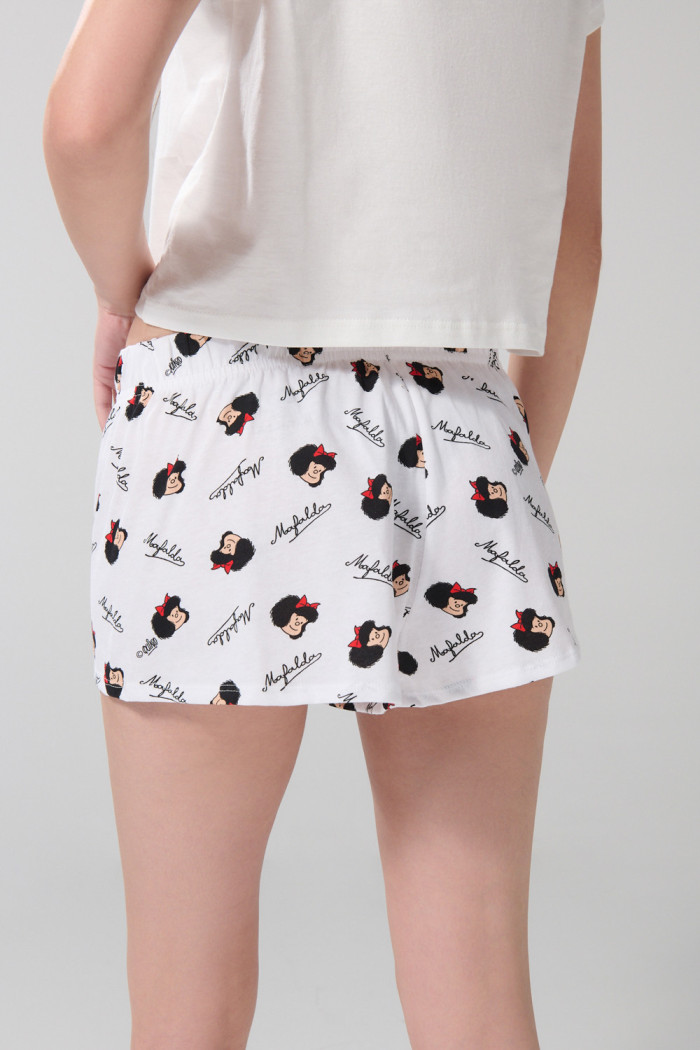 Short tiro medio crema claro con estampado de Mafalda