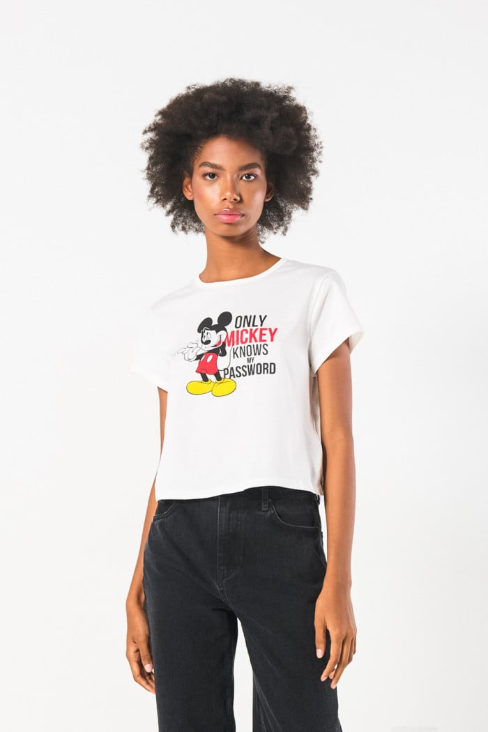 Camiseta crema clara con arte de Mickey y cuello redondo