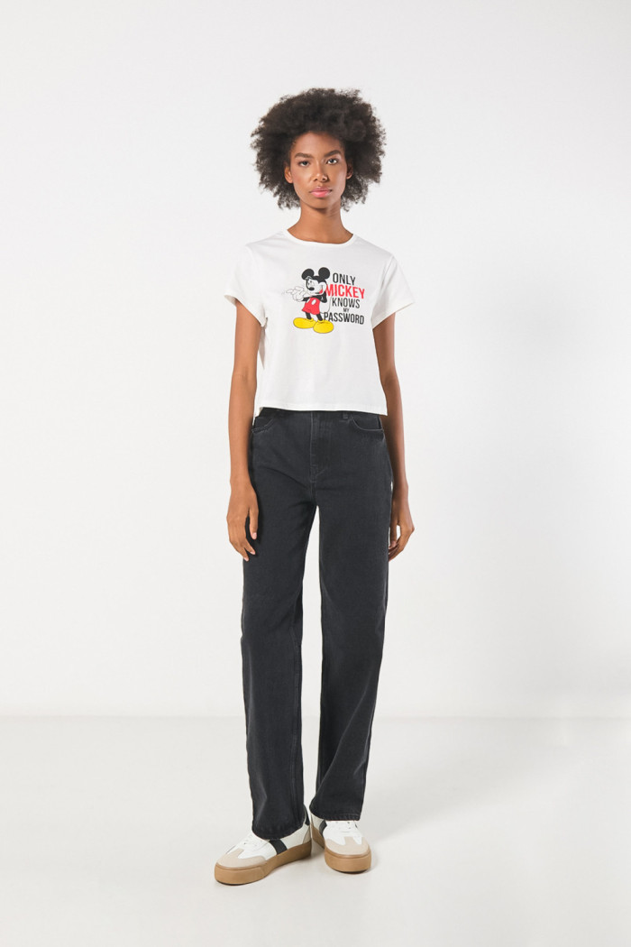 Camiseta crema clara con arte de Mickey y cuello redondo