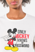 Camiseta crema clara con arte de Mickey y cuello redondo