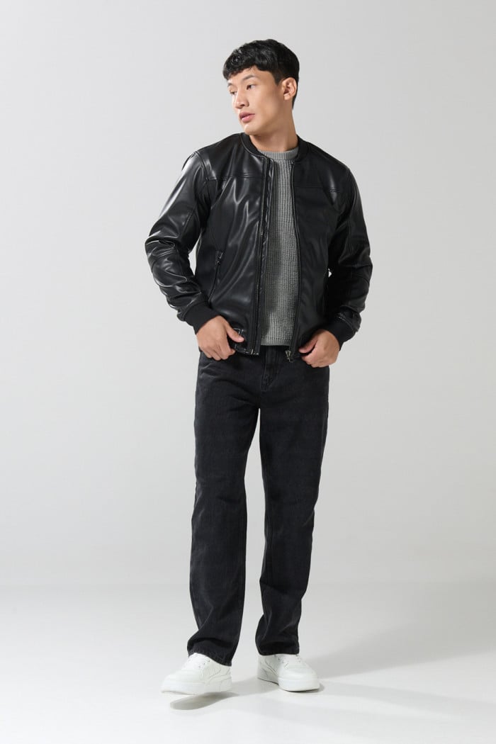 Chaqueta bomber negra con efecto de piel y bolsillos