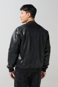 Chaqueta bomber negra con efecto de piel y bolsillos