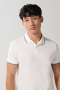 Camiseta polo unicolor con manga corta y aberturas