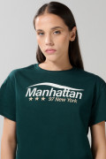 Camiseta unicolor crop top con estampado college en frente