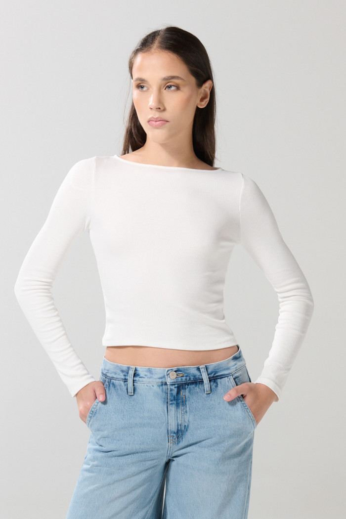 Camiseta unicolor ajustada con cuello bandeja y manga larga