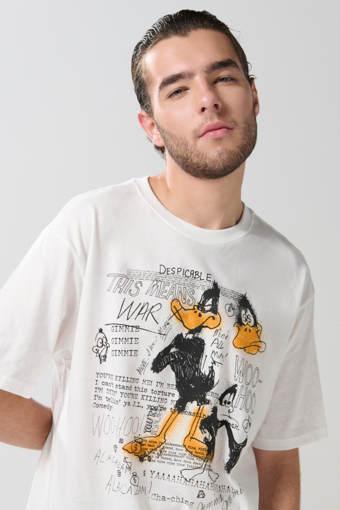 Camiseta crema manga corta con arte de Looney Tunes
