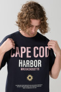 Camiseta oversize azul con texto college y cuello redondo