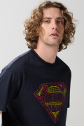 Camiseta manga corta azul intensa con diseño de Superman
