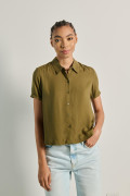 Blusa unicolor crop top con botones y manga corta