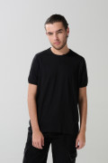 Camiseta en algodón negra manga corta ajustada