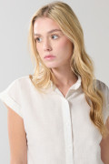 Blusa manga corta unicolor con hombro rodado y aberturas