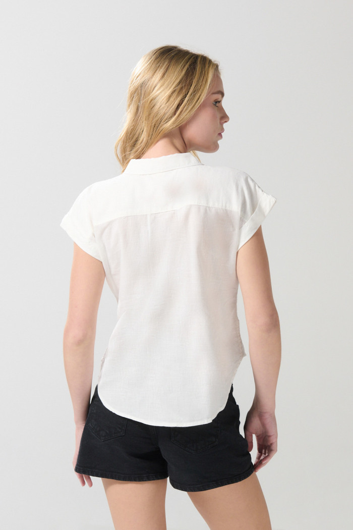 Blusa manga corta unicolor con hombro rodado y aberturas