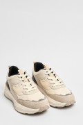 Tenis unicolores de plataforma con cordones y cortes