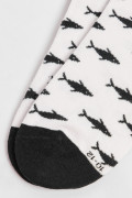 Medias cremas tobilleras con diseños de peces y contrastes
