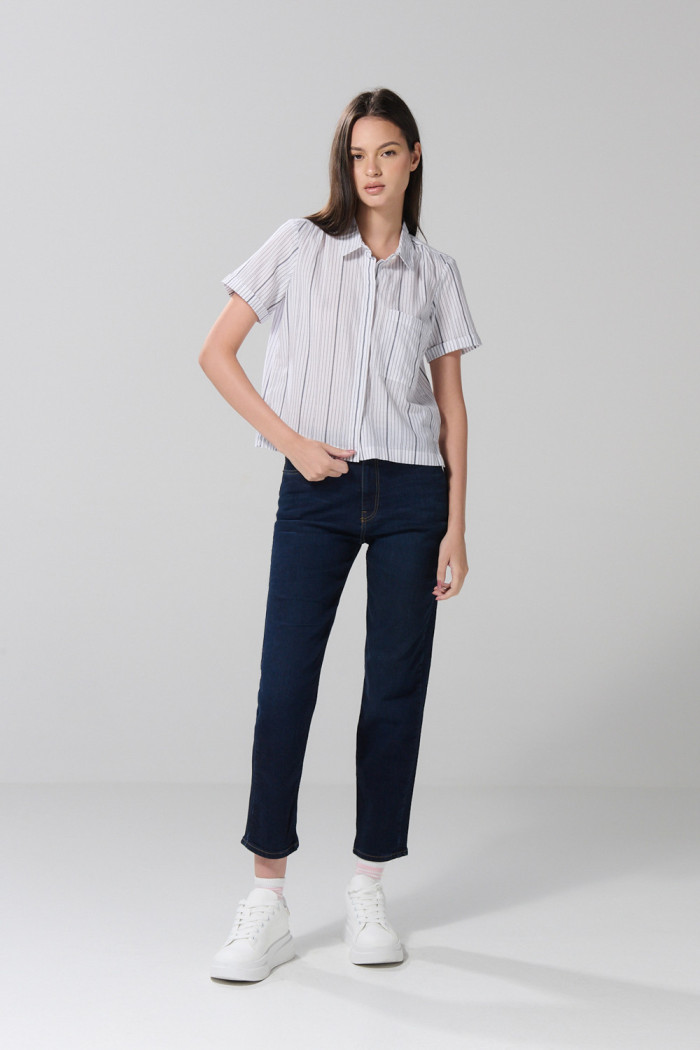 Blusa unicolor manga corta a rayas con bolsillo
