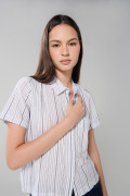 Blusa unicolor manga corta a rayas con bolsillo