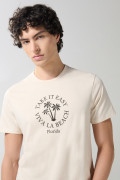 Camiseta unicolor cuello redondo con arte college de playa
